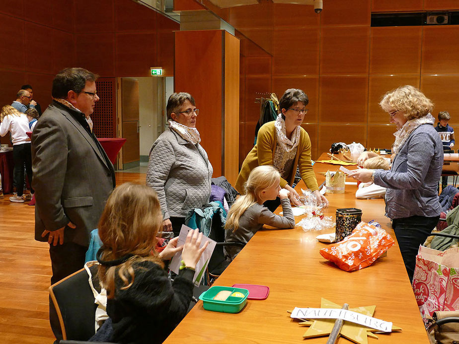 Naumburger Sternsinger zu Besuch beim Hessischen Ministerpräsidenten Volker Bouffier (Foto: Karl-Franz Thiede)